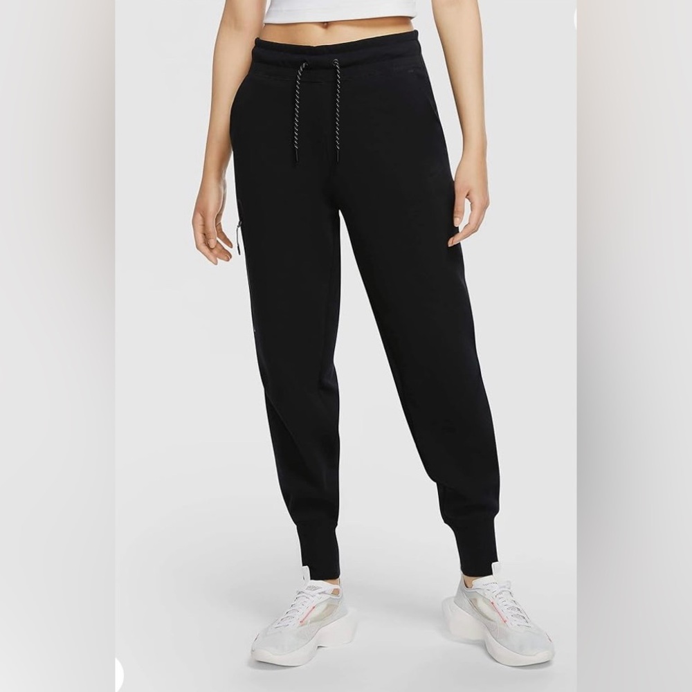 Nike Sportswear Women’s Sz XXL‎ Black Tech Fleece Joggers